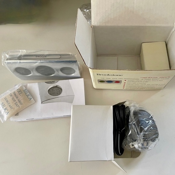 Brookstone vintage 'Rainbow Clock', New - Picture 2 of 4